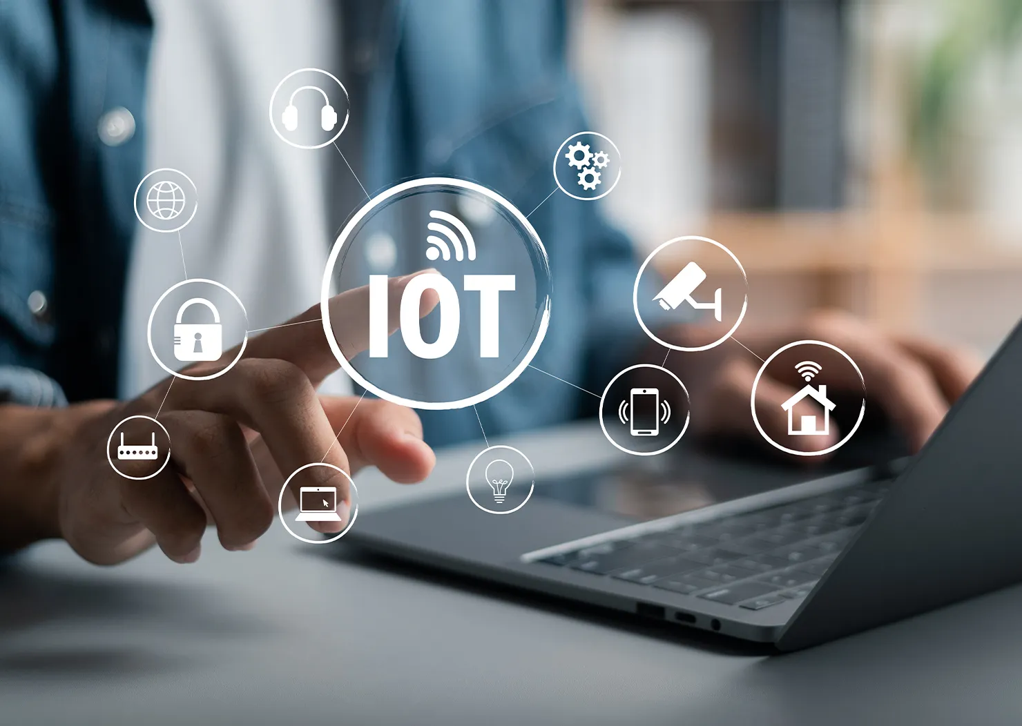 Infografika przedstawiająca kluczowe czynniki wyboru odpowiedniego rozwiązania IoT dla firm